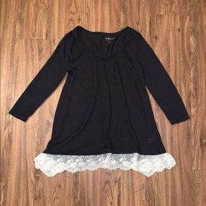 Black top woth lace trim xs
